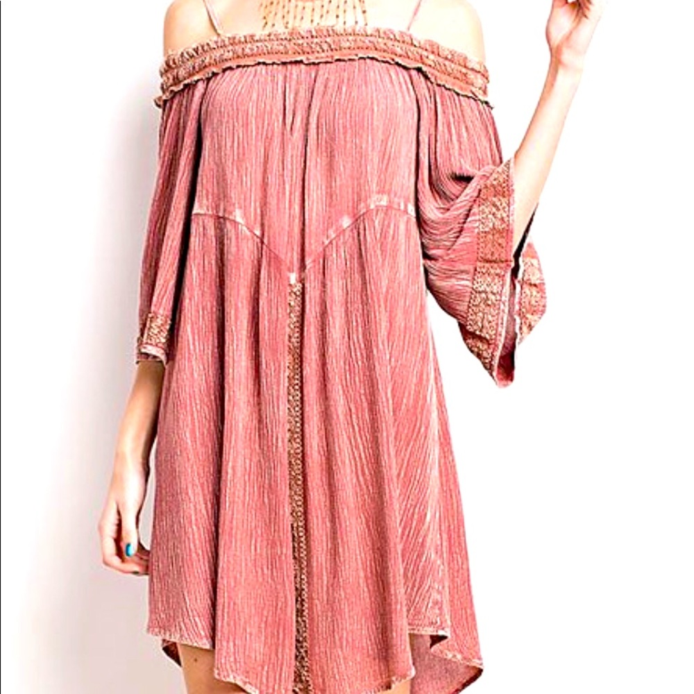 Women’s Size Small Easel Off Shoulder Dress